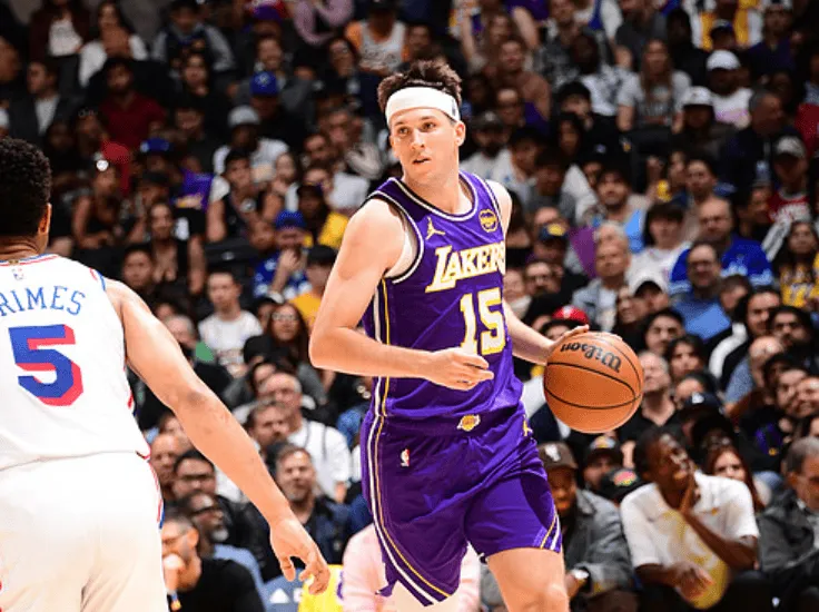 8868体育-效率爆表！里夫斯目前出战19分钟，投篮14中11砍下30分4三分